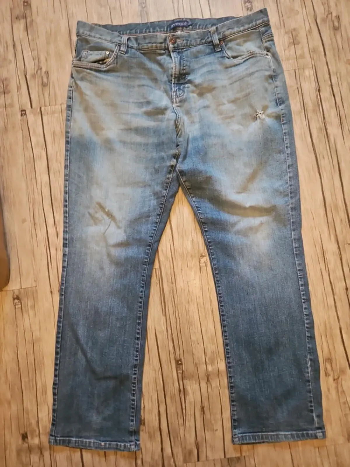 Avenue Blue Jeans | W40 L33 | Straight Leg Ripped Denim