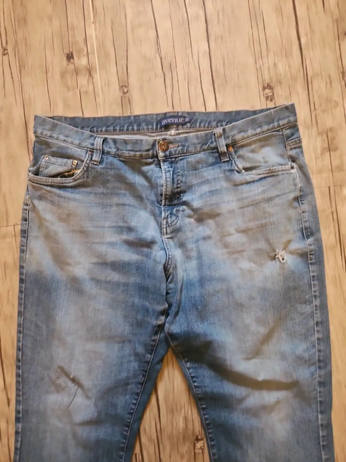 Avenue Blue Jeans | W40 L33 | Straight Leg Ripped Denim - Image 2
