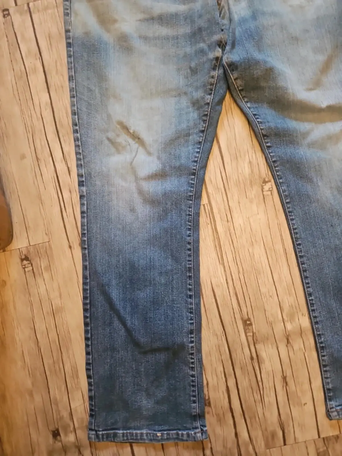Avenue Blue Jeans | W40 L33 | Straight Leg Ripped Denim - Image 3