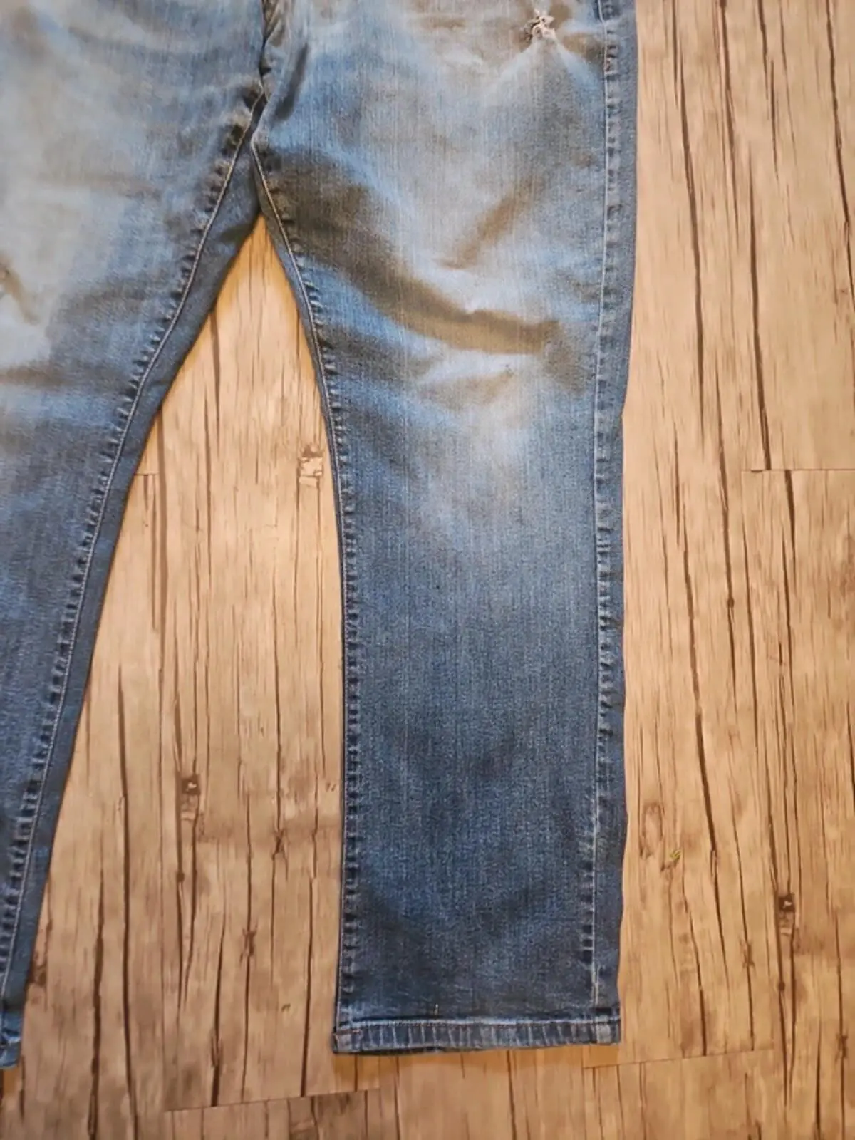 Avenue Blue Jeans | W40 L33 | Straight Leg Ripped Denim - Image 4