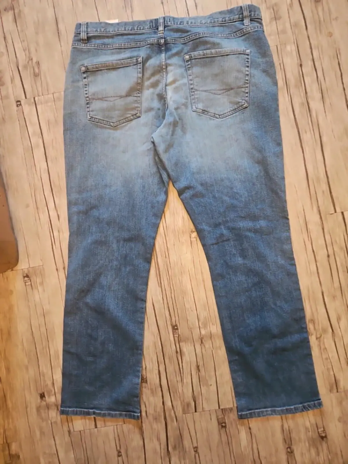 Avenue Blue Jeans | W40 L33 | Straight Leg Ripped Denim - Image 5