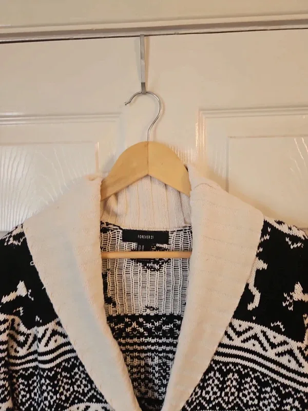 Forever 21 Christmas Jumper Cardigan Black Cream M - Image 3