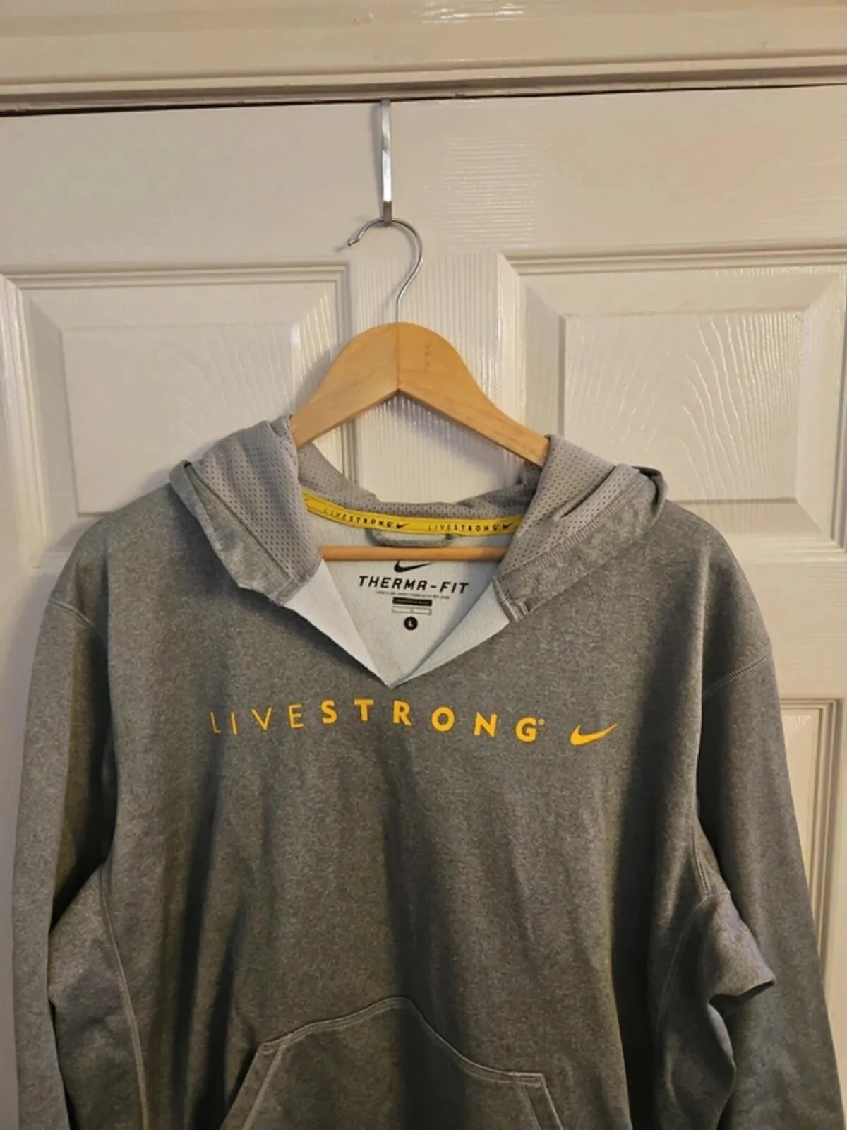 Vintage Nike Therma-FIT Livestrong Hoodie Grey Size L - Image 3