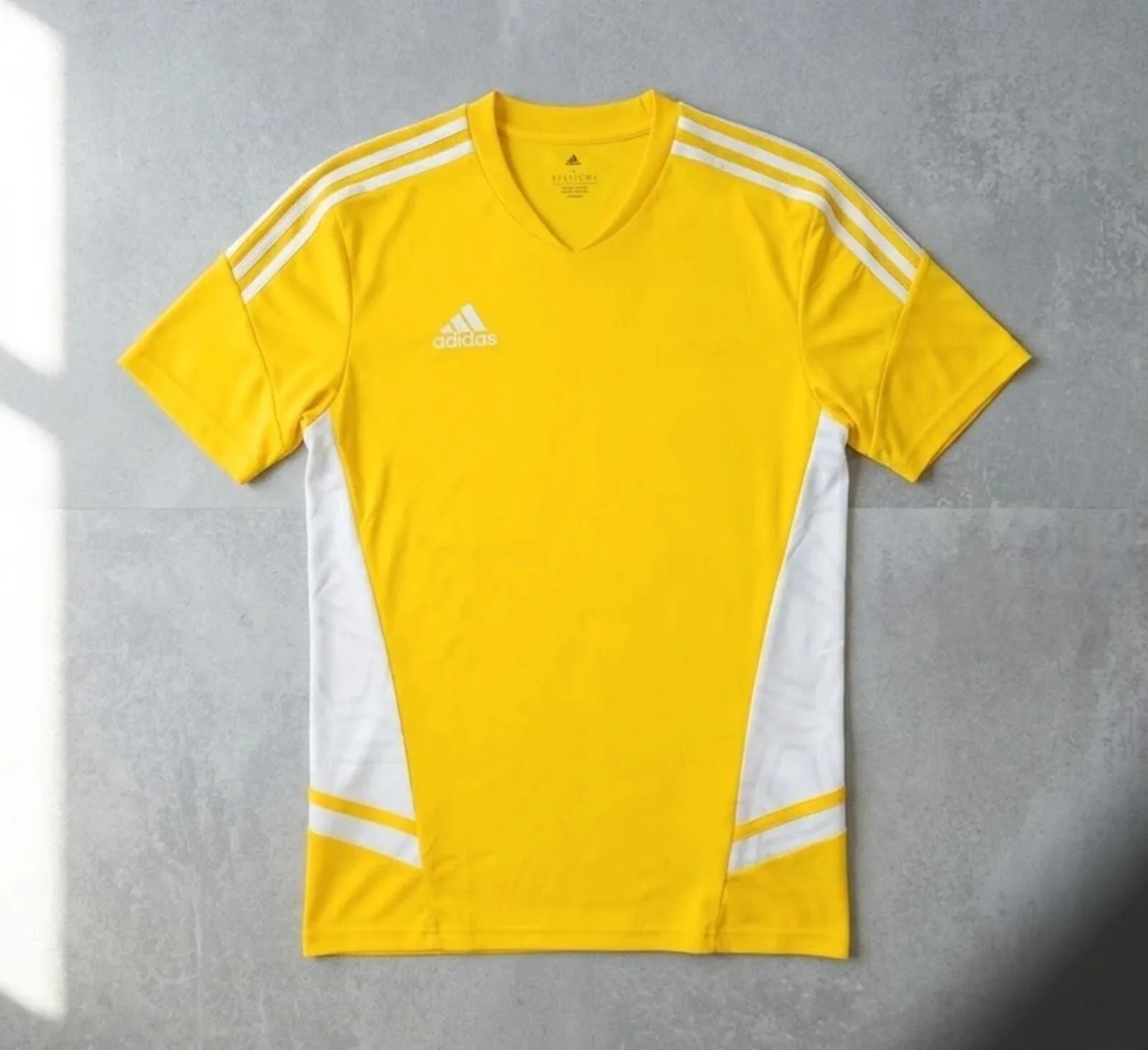 BNWT Adidas Yellow & White Football Jersey / Training Top - Adult Size S