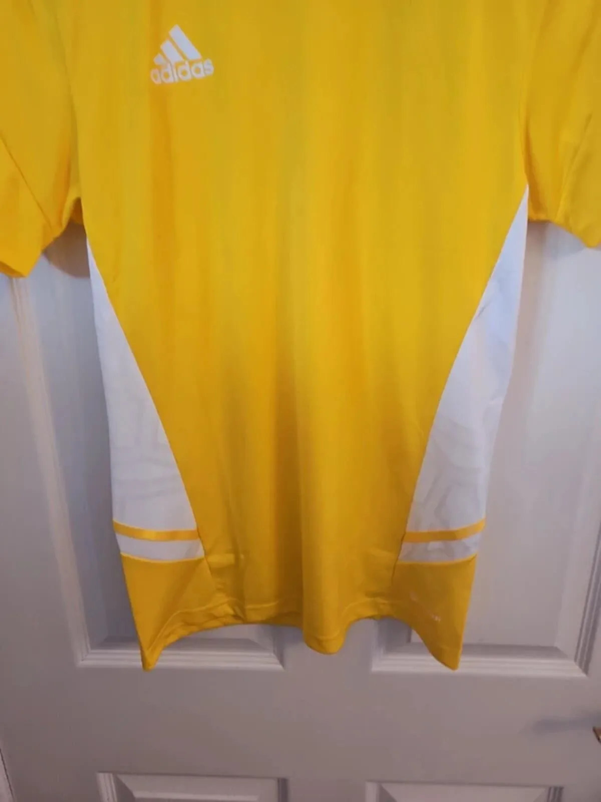BNWT Adidas Yellow & White Football Jersey / Training Top - Adult Size S - Image 4