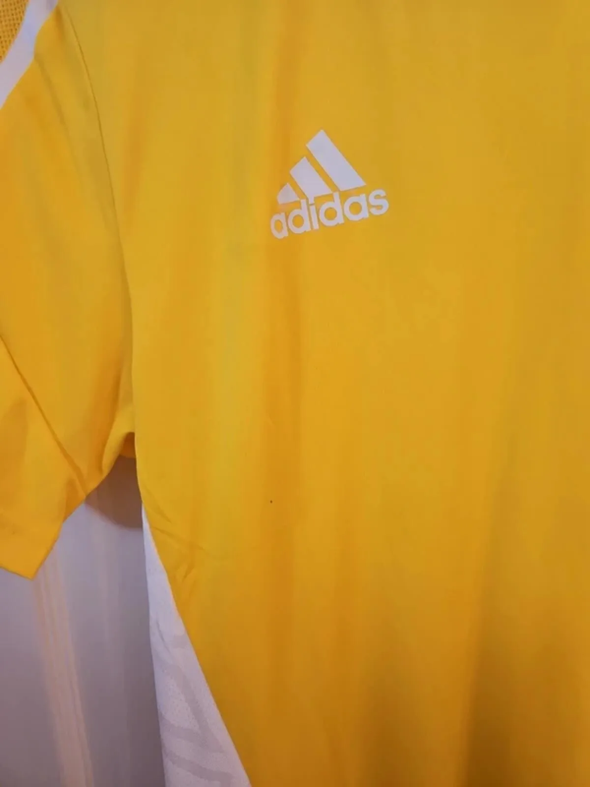 BNWT Adidas Yellow & White Football Jersey / Training Top - Adult Size S - Image 5