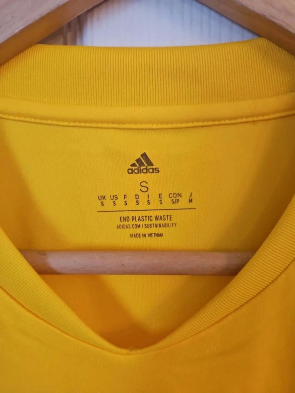 BNWT Adidas Yellow & White Football Jersey / Training Top - Adult Size S - Image 6