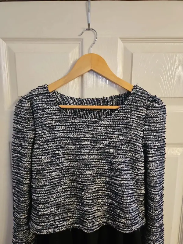 Chic Layered Look: Black/Grey Tweed Jumper Dress - Size S/M - Image 3