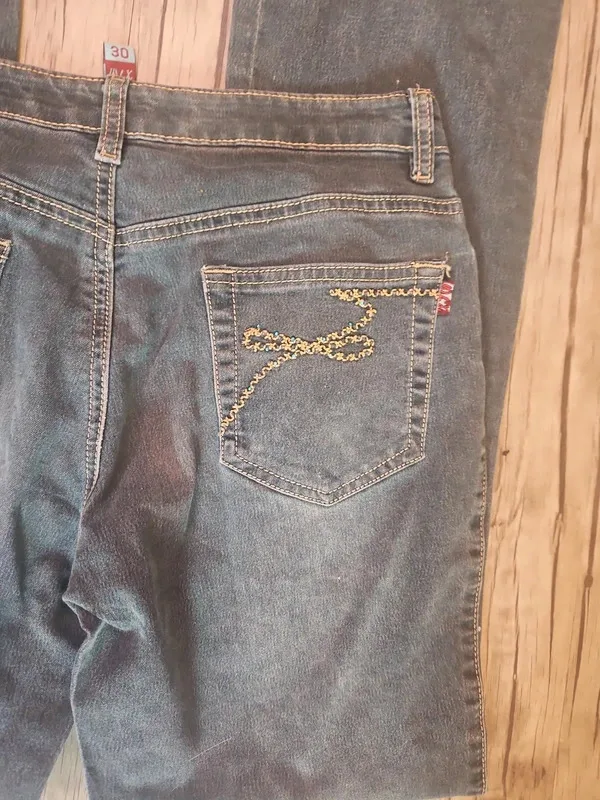 Wanlixiang Embroidered Y2K Bootcut Jeans Size 30 - Image 5
