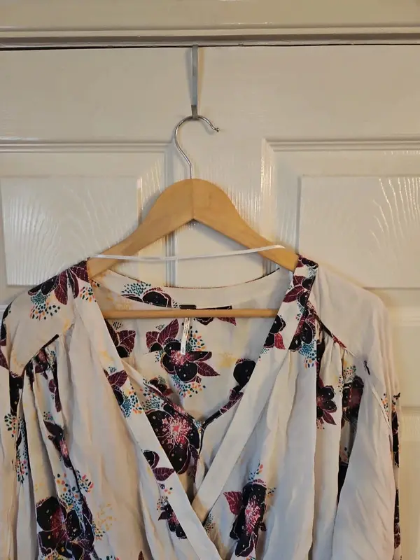 Free People Cream Floral Wrap Peplum Blouse Top Size S 100% Viscose - Image 3