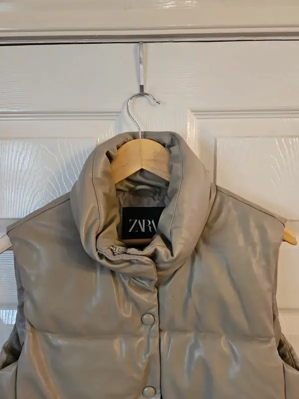 Zara Beige Puffer Gilet Bodywarmer High Neck Waist Toggles XS - Image 3