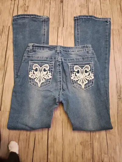 Bamboo Low Waisted Flared Jeans Embroidered Back Pockets Y2K Size 9